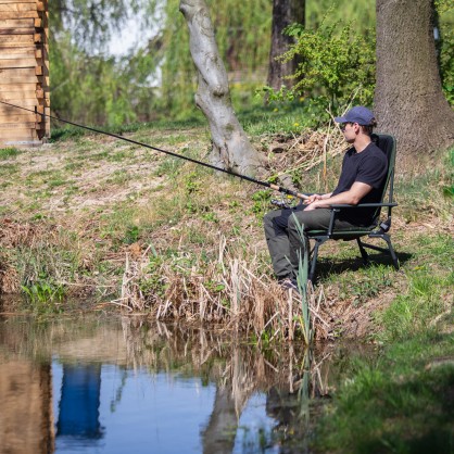 NC1802 fotel wędkarski z podnóżkiem nils camp