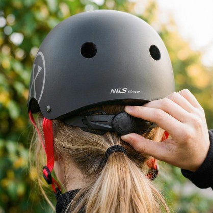 MTW001-2 KASK CZARNY M(55-58CM) NILS EXTREME